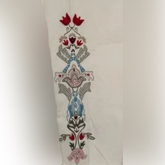 Nine West White Chrystie Embroidered Floral Capri Jeans, Great for Summer, 4 - Picture 3 of 10